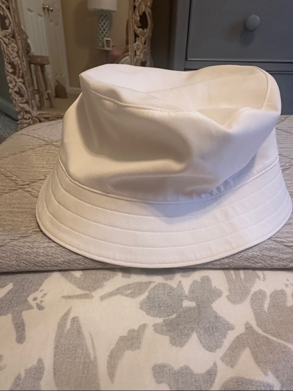 lululemon athletica White Bucket Hat